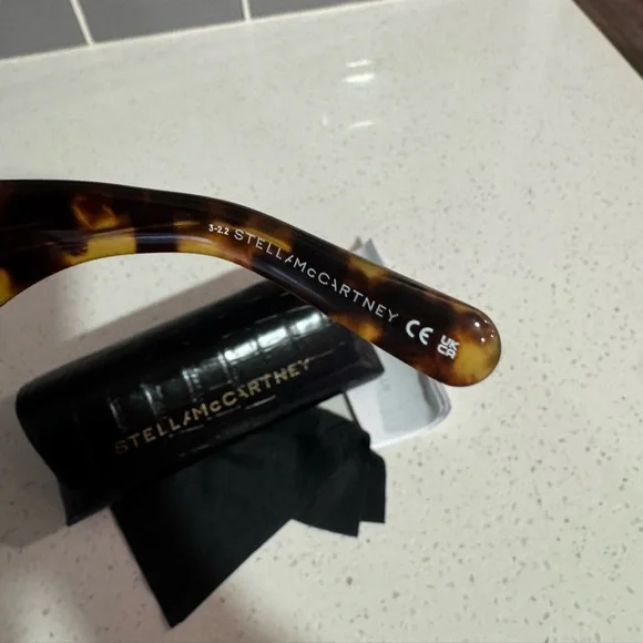 SALE🫶Stella McCartney Tortoise Sunglasses with Gold Detail - Picture 10 of 16